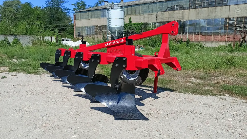 Навесной плуг ARATOR 5/35 на высокой стойке